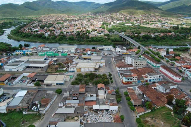 Conheça a cidade baiana onde mulher comprometida é coisa rara