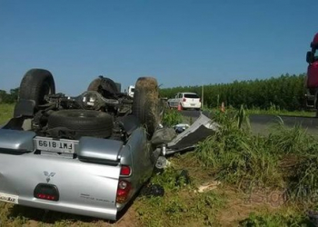 Acidente envolvendo três carros na BR 242 deixa duas pessoas mortas e seis  feridas