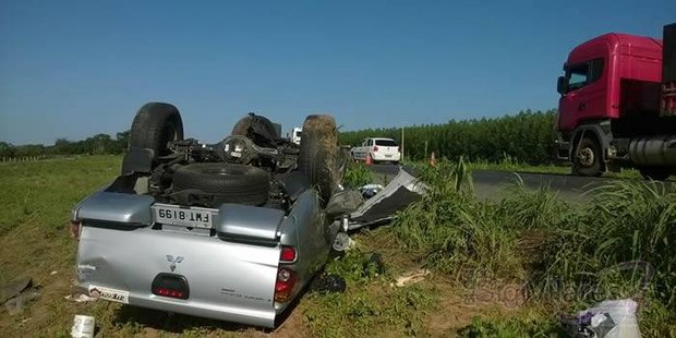 Acidente envolvendo três carros na BR 242 deixa duas pessoas mortas e seis  feridas