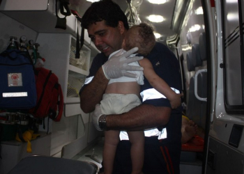 Bebê sai ileso de acidente que deixou os pais gravemente feridos em Itamaraju