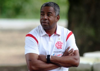 Jacobina anuncia Andrade, ex-Flamengo, novo técnico do time
