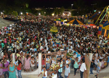 Festa da Padroeira reúne milhares de católicos