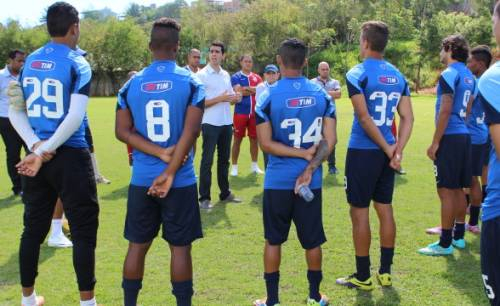 Presidente do Bahia deseja sorte aos jogadores do sub-20 na Copa SP