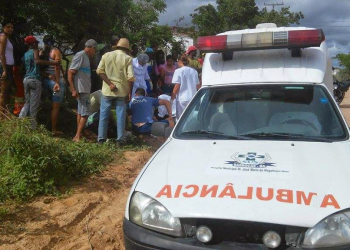 Colisão entre carro e moto deixa motociclista com ferimento grave