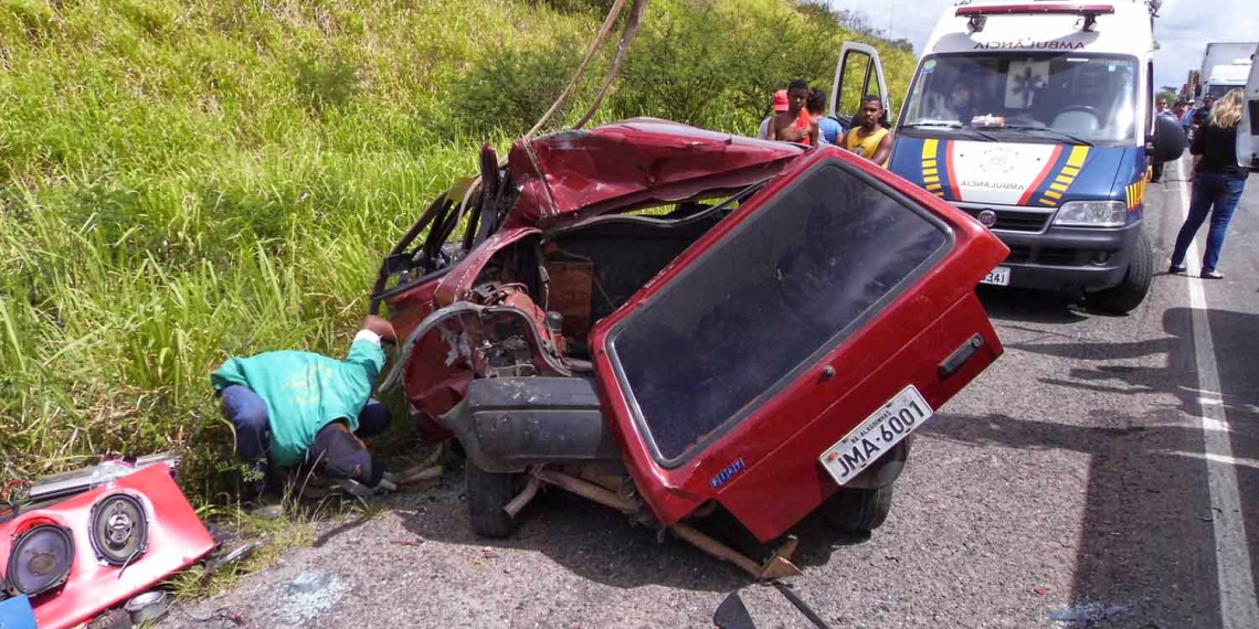 Acidente na BR-101 provoca uma morte e deixa seis feridos