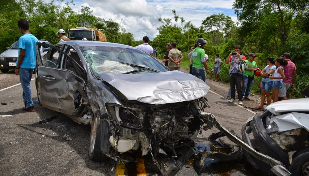 Grave acidente entre 4 veículos deixa 6 pessoas feridas na BR 324 em Jacobina