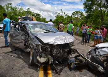 Grave acidente entre 4 veículos deixa 6 pessoas feridas na BR 324 em Jacobina