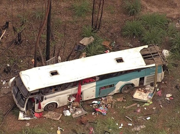 Acidente com ônibus de Ribeira do Pombal deixa 5 mortos em Minas Gerais