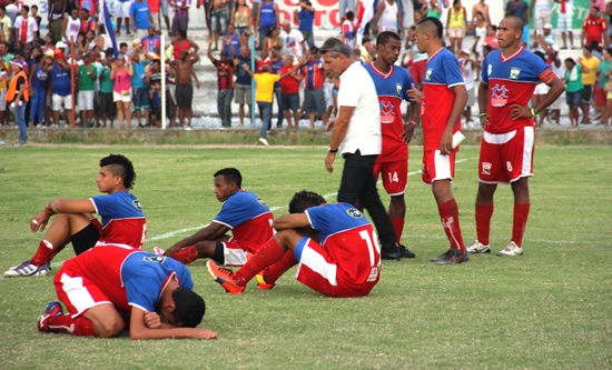 Jogadores desabaram após a derrota nos pênaltis.