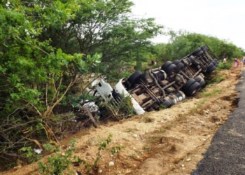 Forte temporal provocou três acidentes na BR 324 entre Riachão e Capim Grosso