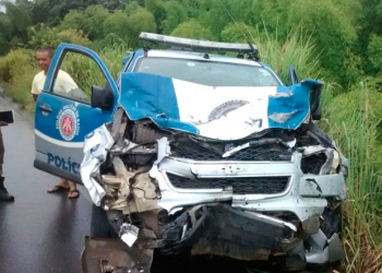 Comerciante morre em batida contra viatura na BR-101