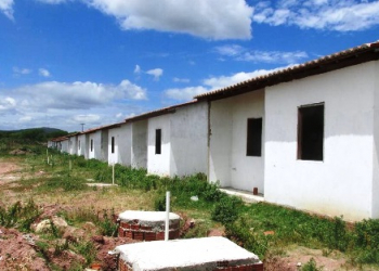 Cansados de esperar, populares invadem casas do Programa “Minha Casa Minha Vida”