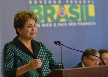 Dilma chora ao receber relatório sobre ditadura militar
