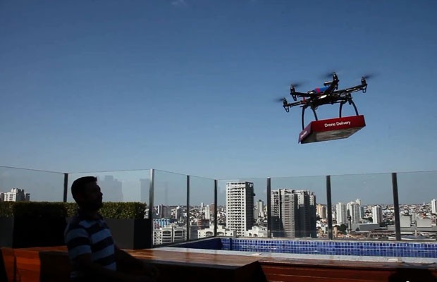Pizzaria usa drone para entrega em domicílio e é denunciada pela Aeronáutica