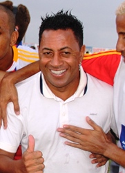 Junior depois de tantos títulos era só alegria pela homenagem. 