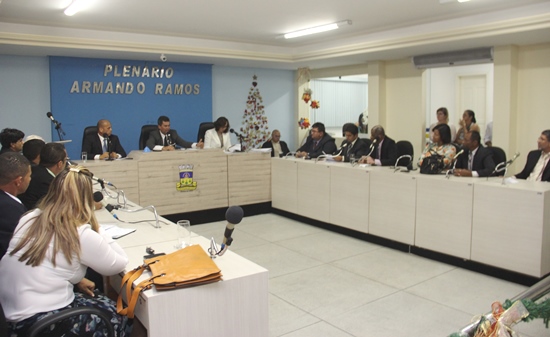 Antes de finalizar os trabalhos os oposicionistas foram ao plenário. 