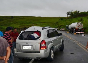 Três policiais militares morrem em batida entre carro e caminhão na BR-101