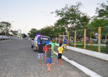 Criança de 10 anos morre após levar choque em praça de Itamaraju
