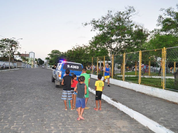 Criança de 10 anos morre após levar choque em praça de Itamaraju