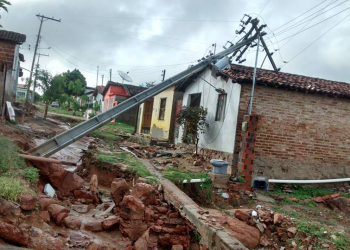 Queimadas – Fortes chuvas deixam estragos e causam prejuízos aos moradores