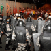 Torcida tenta invadir vestiário do Vitória após queda do time