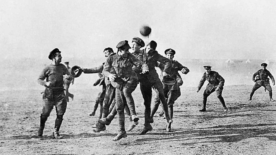 Há 100 anos, na ‘Trégua de Natal’ soldados jogavam futebol durante Primeira Guerra Mundial