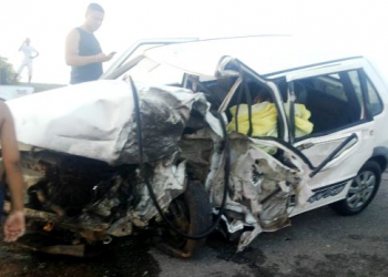 Professora de Araci morre em colisão de Uno com caminhão na BR 116