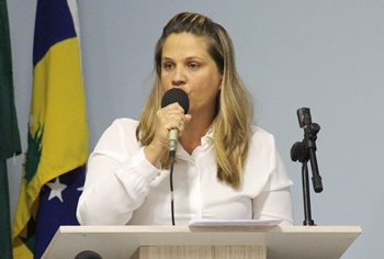 Coité – Em sessão mais uma vez sem a votação do Orçamento 2015, vereadora pede cassação de parlamentar por quebra de decoro
