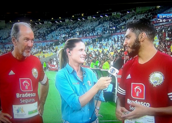 Wallace encontra ídolo do passado que inspirou uso de barba