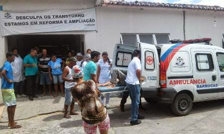 Acidente envolvendo carro e moto deixa idoso ferido