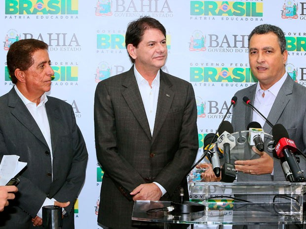 Rui apresenta projetos de educação ao ministro Cid Gomes