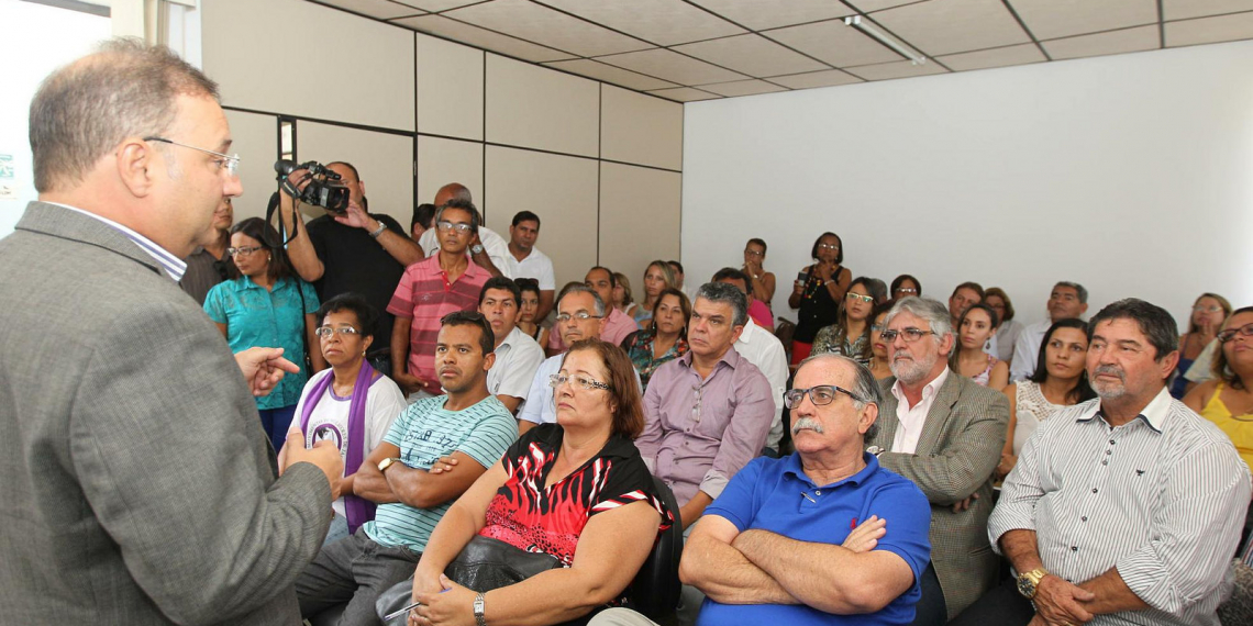 Secretário Vilas-Boas visita Jacobina e se reúne com 39 prefeitos da região