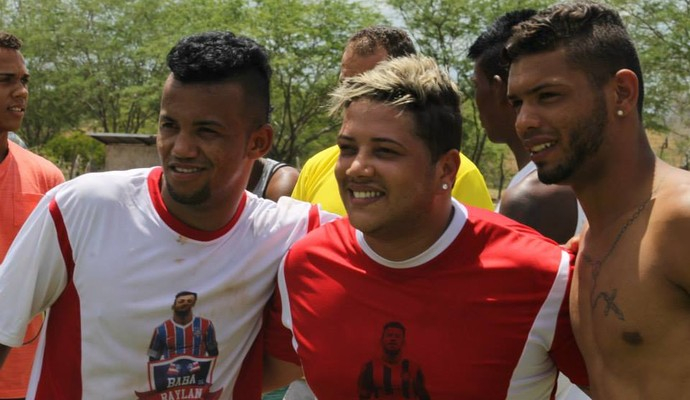 Araci – Railan do Bahia promove jogo solidário; luzense Carlos e cantor de arrocha participam
