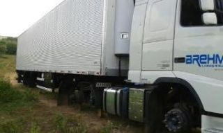 Quadrilha rouba 22 pneus de carreta na BR 110