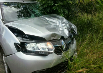Grave acidente envolvendo carro e moto deixa um morto