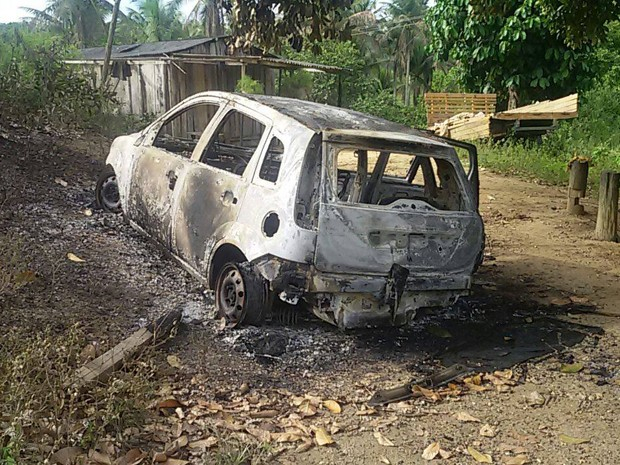 PM é sequestrado, pula de carro em movimento e atira em bandidos