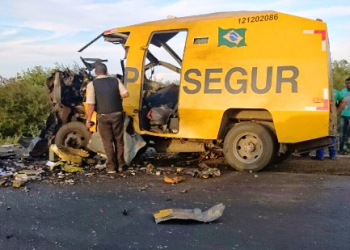 Quadrilha explode carro forte na BR 407 entre Jaguarari e Juazeiro