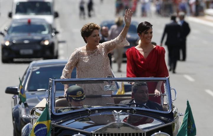 Dilma põe educação em lema de governo e fala em extirpar corrupção, em discurso de posse