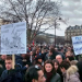 Manifestação contra o terrorismo reúne milhões e avança pela noite na França