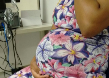 Feira de Santana – Pai é acusado de engravidar e manter filha em cárcere privado; mãe sabia