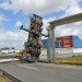 Guindaste não aguenta peso, viga cai em via e interdita BR-324