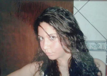 Jovem sai de casa depois de reclamada por perder de ano; mãe pede pra ela voltar