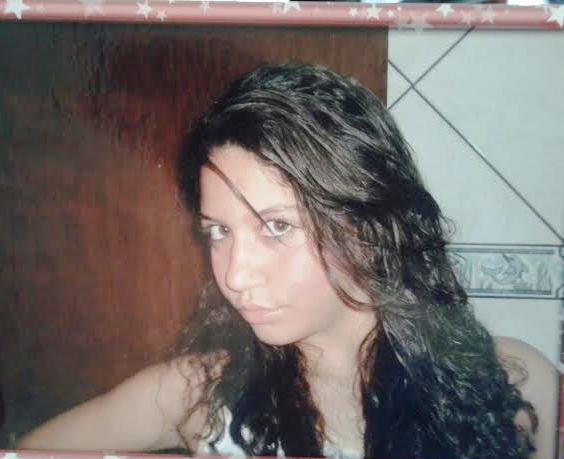 Jovem sai de casa depois de reclamada por perder de ano; mãe pede pra ela voltar