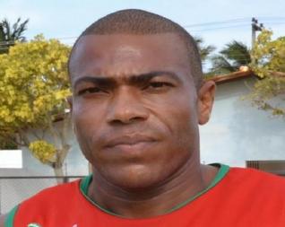 Ex-jogador baiano morre durante um ‘baba’ de amigos em Feira de Santana
