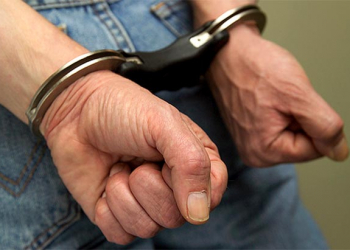 Pai é preso acusado de estuprar três filhas com síndrome de Down