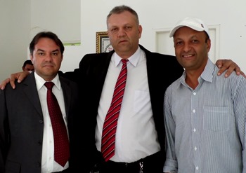 Romerinho (esquerda) deverá confirmar o rompimento com o prefeito. Nininho (direita) comemorou muito o resultado da eleição 