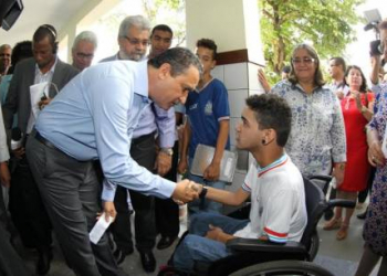 Rui Costa reforça investimento em Educação e visita escola onde estudou