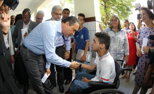 Rui Costa reforça investimento em Educação e visita escola onde estudou