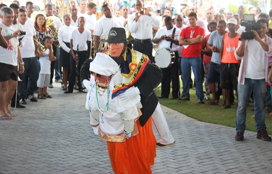 A cultura popular é idêntica a "mulinha" muito praticada na região do sisal de modo especial Coité e Araci. 