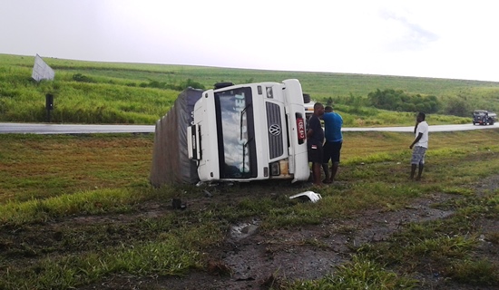 Flagrante – CN registra quatro acidentes na BR 324 em cerca de 30 minutos; um deles envolveu coiteense